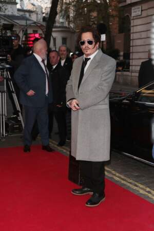 La star hollywoodienne Johnny Depp foule le tapis rouge lors de la première britannique de Jeanne du Barry à Londres, le 15 avril 2024.