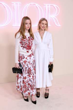 Naomi Watts et sa fille assistent au défilé de mode Christian Dior Fall 2024.