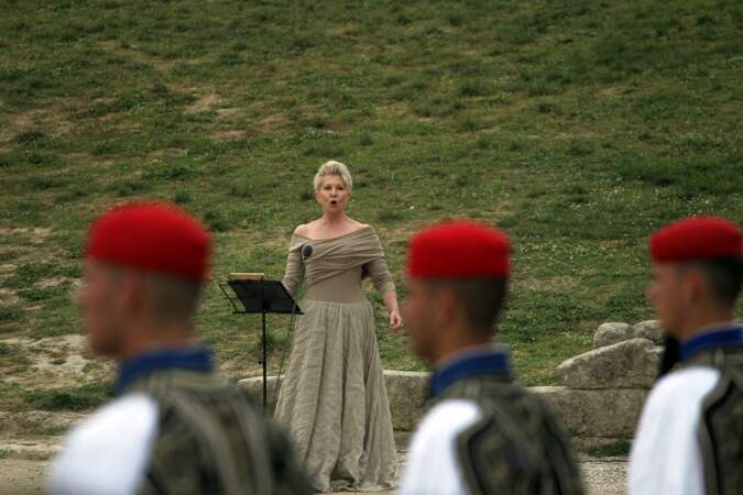 L'hymne olympique chanté par la mezzo-soprano à succès Joyce DiDonato lors de la cérémonie d'allumage de la flamme olympique pour les Jeux Olympiques de Paris 2024.