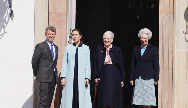 Le roi Frederik X, la reine Mary et la princesse Benedikte du Danemark se sont réunis pour la célébration du 84ᵉ anniversaire de la reine Margrethe II, le 16 avril 2024.