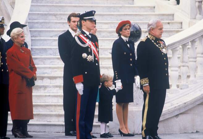 Le 11 novembre 1986, il est nommé colonel de la compagnie des Carabiniers du Prince. Albert de Monaco a alors 28 ans.