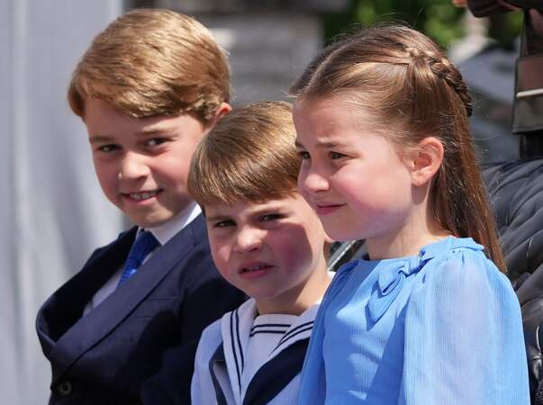 Le prince George de Cambridge, le prince Louis et la princesse Charlotte pendant le jubilé de platine de la reine.