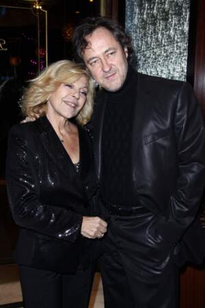 La chanteuse Nicoletta et son mari Jean-Christophe Molinier lors de la 35ᵉ Cérémonie de remise des Prix The Best 2011 au Pavillon Dauphine à Paris. Il s'agit aussi de l'année de leur mariage.
