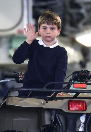 Le 14 juillet 2023, le prince Louis, 5 ans, était en visite dans la base aérienne de la Royal Air Force de Fairford, à l'ouest de Londres.