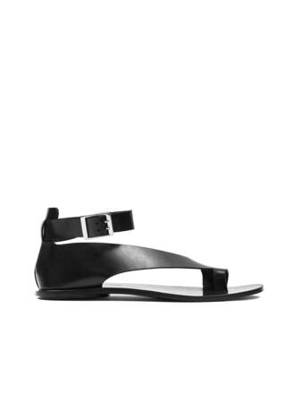 Sandales plates à entre-doigt noires de la collection Mango x Victoria Beckham