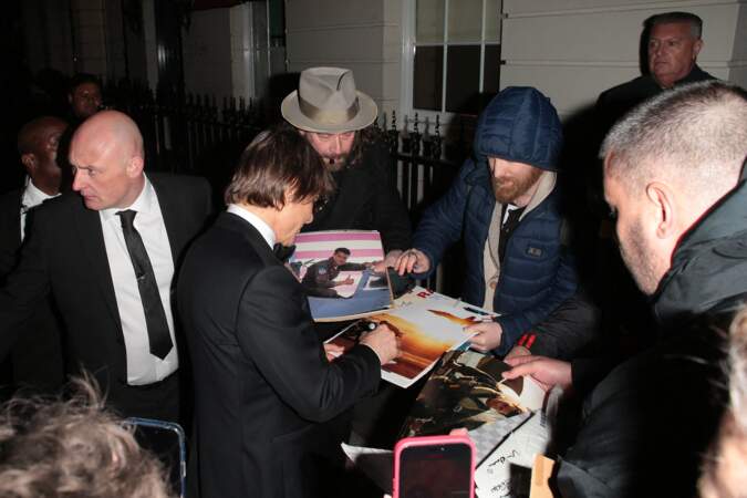 Tom Cruise devant la fête du cinquantième anniversaire de Victoria Beckham au Oswald's à Londres.
