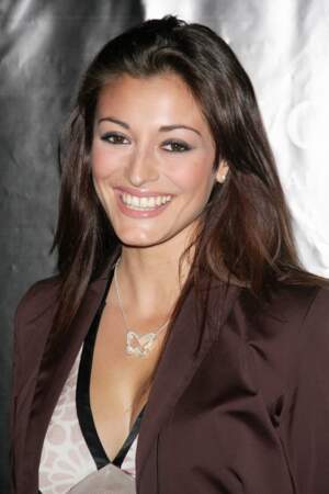 Début 2008, elle intègre la bande du 6-9 avec Bruno Guillon, où elle tient une chronique dans Faites entrer l'invité sur la chaîne NRJ 12, produite par Dominique Farrugia.