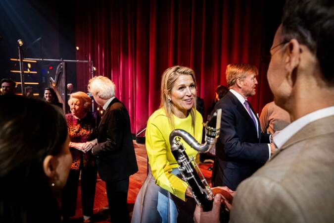La princesse Beatrix, le roi Willem-Alexander et la reine Maxima des Pays-Bas assistent au concert Kingsday le 22 avril 2024 à Emmen.