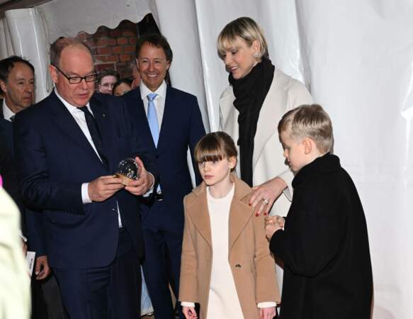 Prince Albert II de Monaco, son épouse Charlène et leurs enfants Jacques et Gabriella à Hambourg, en Allemagne.