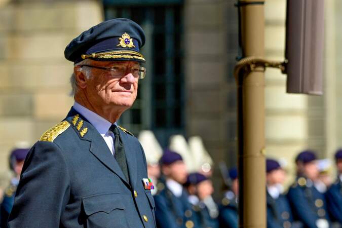 Le roi Carl XVI Gustaf de Suède célèbre son 78ème anniversaire dans la cour du Palais Royal de Stockholm.