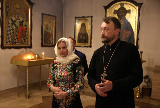 La duchesse d'Édimbourg à l'église Saint Andrews de Bucha lors d'une visite en Ukraine.