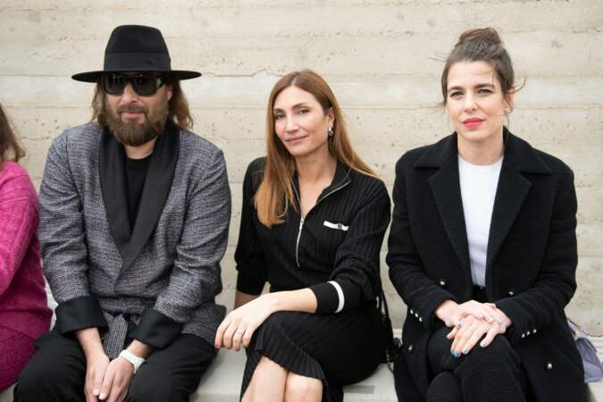 Sébastien Tellier, Charlotte Casiraghi et Audrey Diwan assistent au défilé Chanel Croisière 2024-2025.