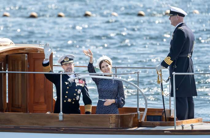 Le couple royal salue une dernière fois les habitants de Copenhague 