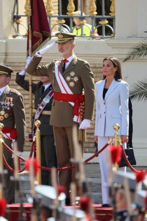 En ce qui concerne l'investiture militaire du roi Felipe VI d'Espagne, chaque promotion de l’Académie générale militaire renouvelle son serment 25 ans et 40 ans après l’avoir prononcé pour la première fois.