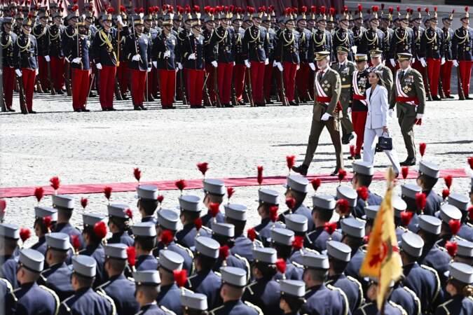 Le roi Felipe VI d'Espagne, en compagnie de la reine Letizia d’Espagne et de leur fille la princesse Leonor, célèbre le 40ᵉ anniversaire de son investiture militaire à l'Académie militaire de Zaragoza, le 4 mai 2024.