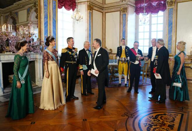 Frederik X et Mary de Danemark accueillent les invités du banquet d'Etat. 