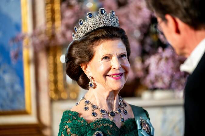 La reine Silvia portait une éblouissante parure en diamants et saphirs 